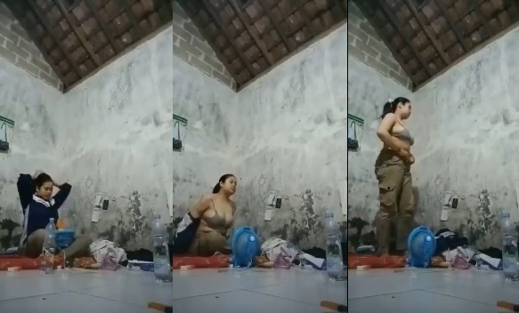 Về Nhà Sau Giờ Làm, Cởi Phăng Quần Áo Vì Nóng Bức